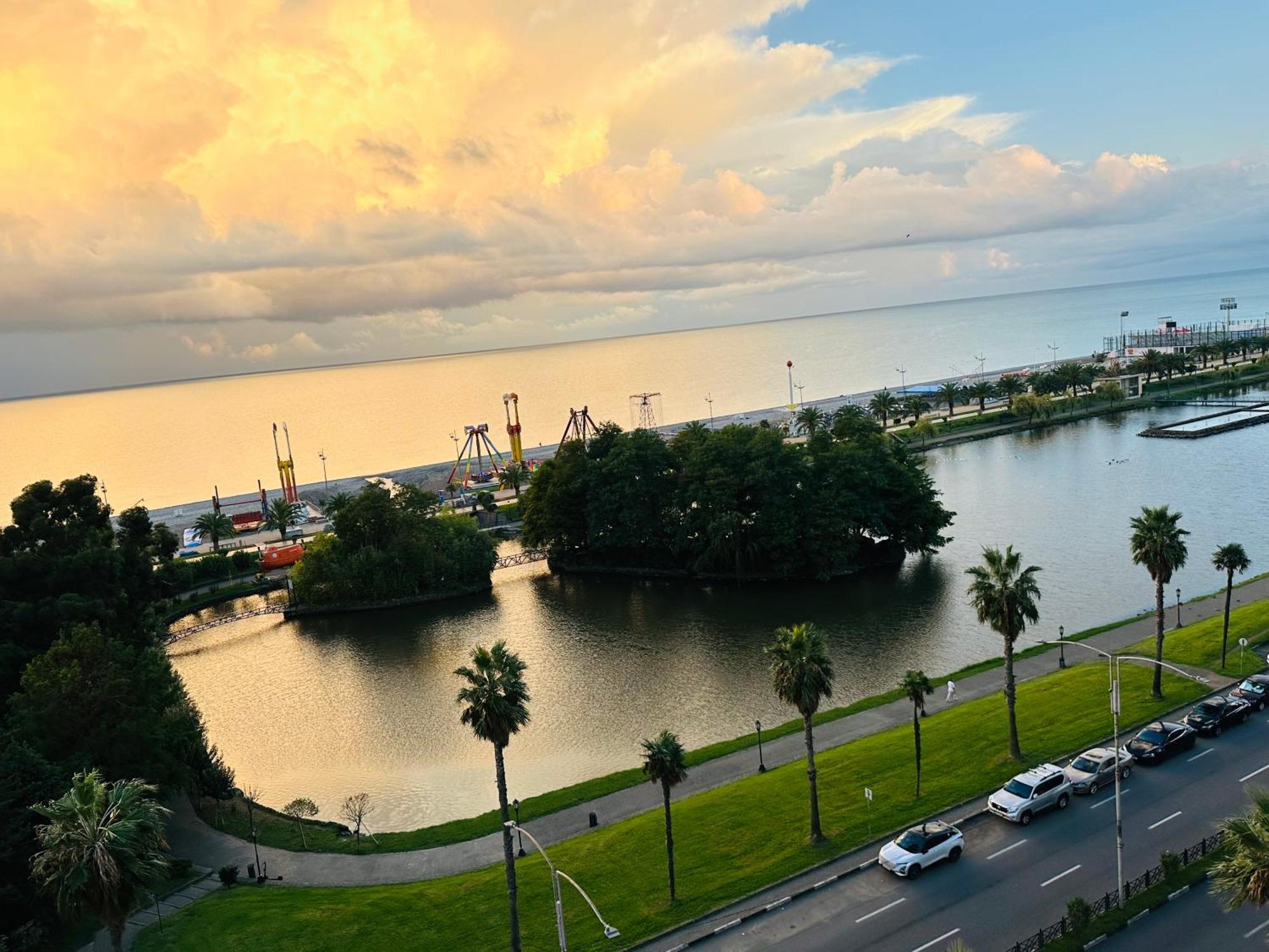 Dream View In Orbi City In バトゥーミ エクステリア 写真
